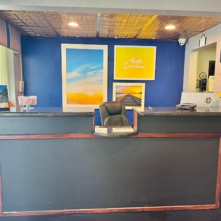 Days Inn By Wyndham Seneca-Clemson Екстериор снимка