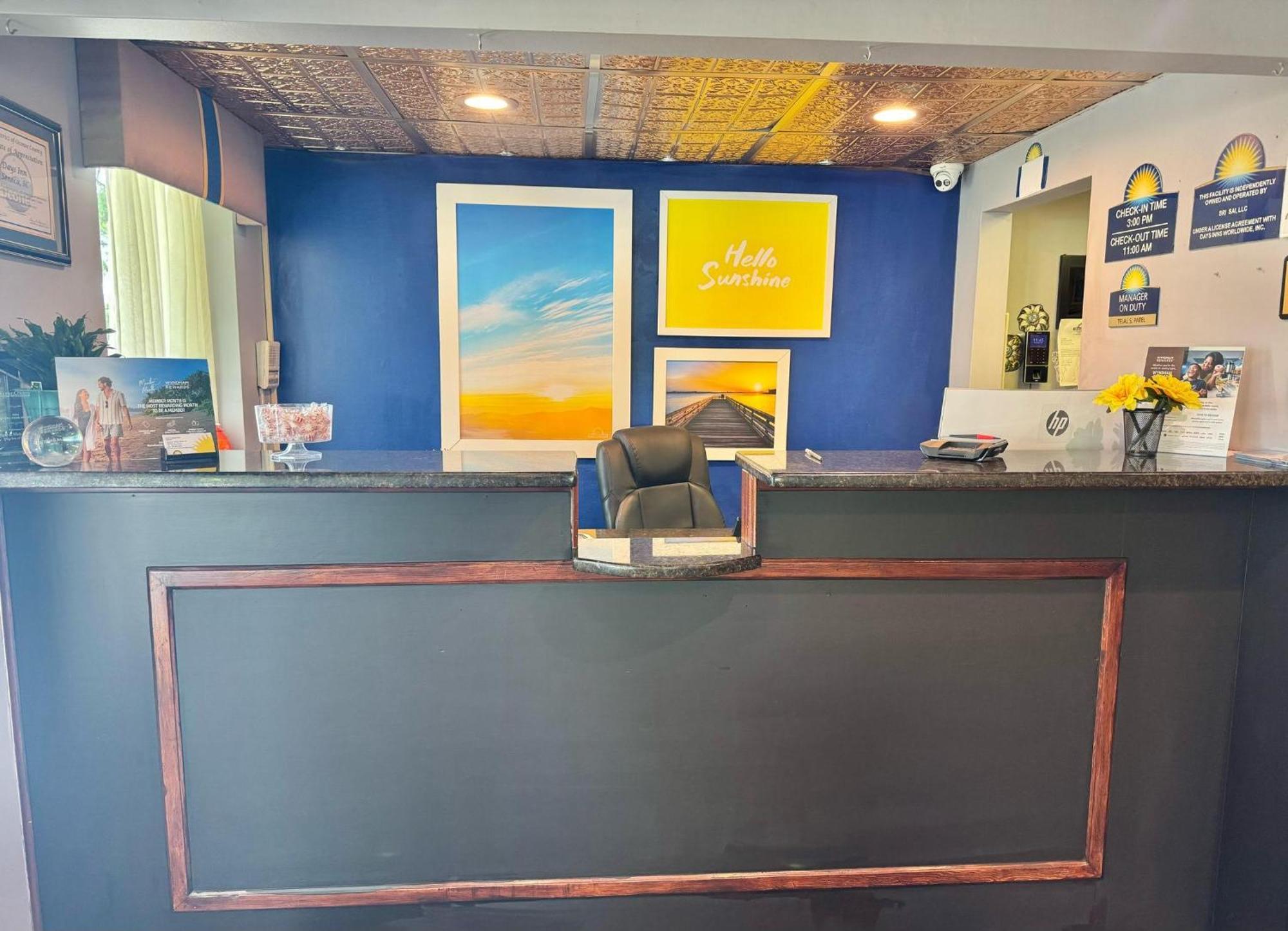 Days Inn By Wyndham Seneca-Clemson Екстериор снимка