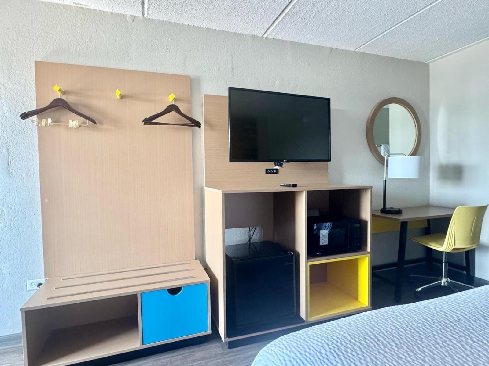Days Inn By Wyndham Seneca-Clemson Екстериор снимка
