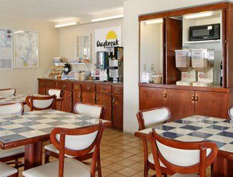 Days Inn By Wyndham Seneca-Clemson Екстериор снимка