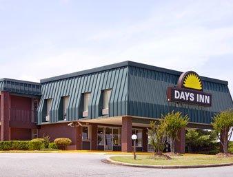 Days Inn By Wyndham Seneca-Clemson Екстериор снимка