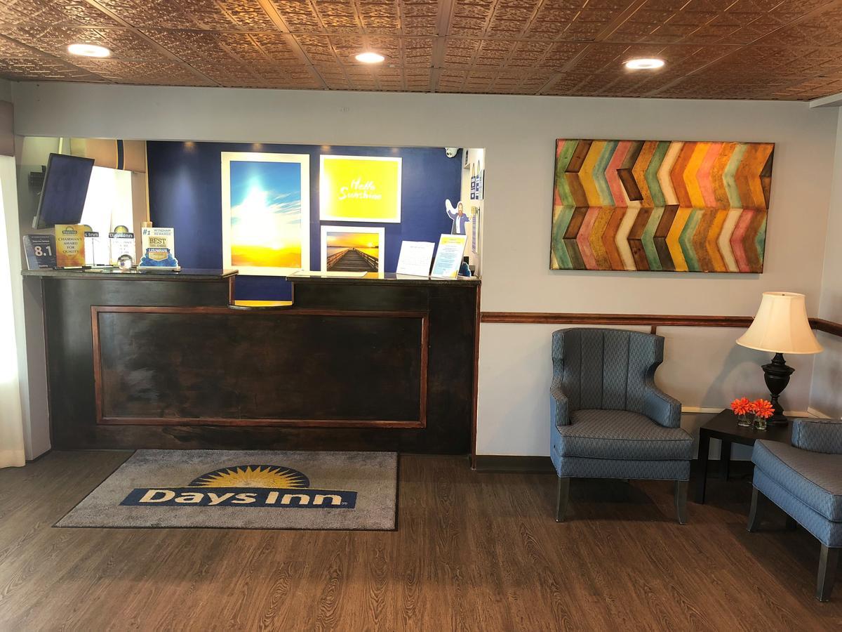 Days Inn By Wyndham Seneca-Clemson Екстериор снимка